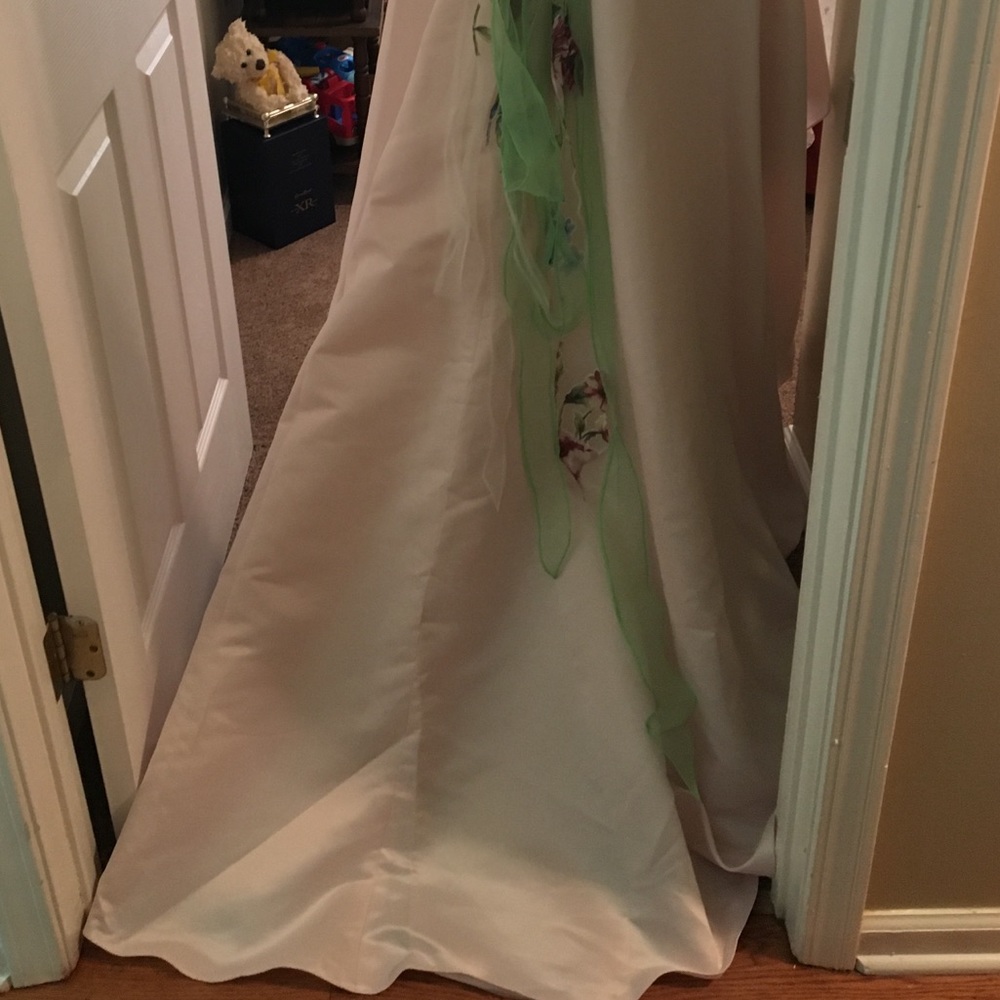 Dress - Picture 2 of 3